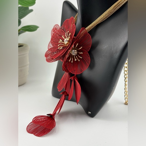 Red Statement Flower Necklace with Gold Chain ✨ - Picture 8 of 8